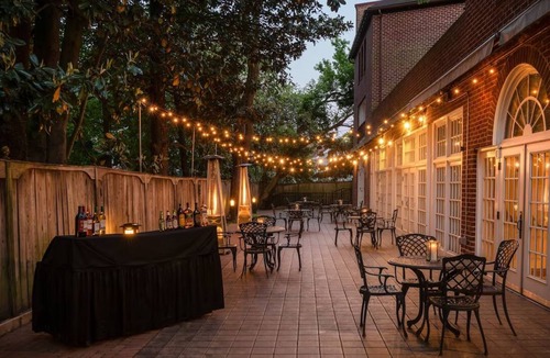 Historic District Hotel | 2 Historic Ambiance Stays for Perfect Getaways | Pets Are Allowed