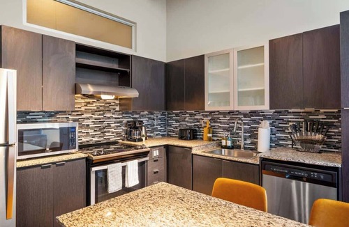 Downtown Cincinnati Apartment | 2 King | Sky Lounge, Hot Tub Downtown