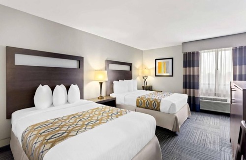 Naperville Hotel | 2 Pet-Friendly Units Near Downtown Naperville | Free Parking and Breakfast!