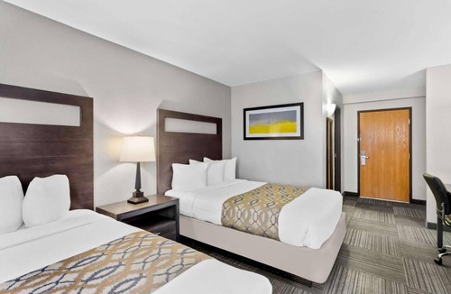 Naperville Hotel | 2 Pet-Friendly Units Near Downtown Naperville | Free Parking and Breakfast!