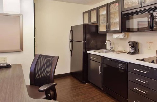Nanuet Hotel | 2 Relaxing 1BR Suite Near NYC l w/Kitchen + Free Parking