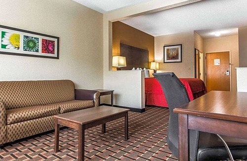 Hickory Hotel | 2-Star Hotel ∙ Quality Suites Convention Center - Hickory