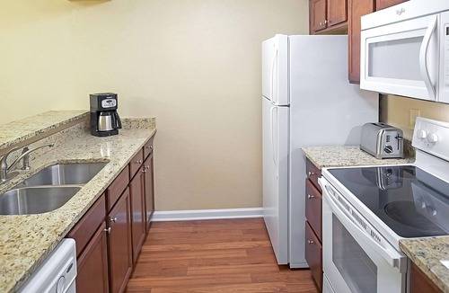 Berkeley Hotel | 2 Units w/Kitchens Perfect for Families, Onsite Pools, Free Parking!