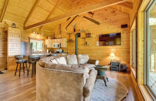 Mindoro Cabin | 22 Mi to Whitetail Ridge Ski Area: Cozy Getaway