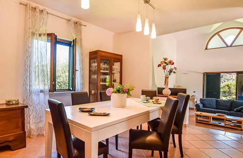 Alani House | 220 m² House ∙ 3 bedrooms ∙ 7 guests