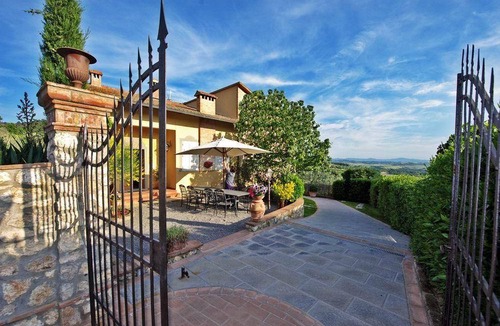 Iano House | 225 m² House ∙ 4 bedrooms ∙ 9 guests