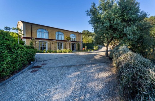 Santo Stefano di Magra Villa | 230 m² Villa ∙ 4 bedrooms ∙ 8 guests