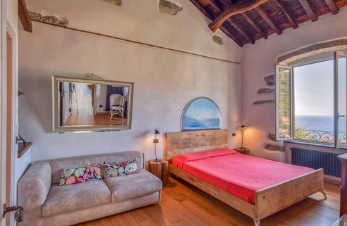 Recco House | 230 m² Maisonette ∙ 6 bedrooms ∙ 16 guests