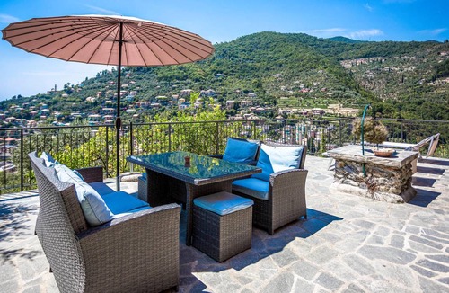 Recco House | 230 m² Maisonette ∙ 6 bedrooms ∙ 16 guests