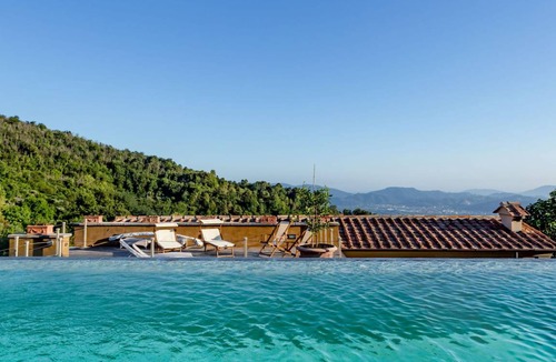 Santo Stefano di Magra Villa | 230 m² Villa ∙ 4 bedrooms ∙ 8 guests