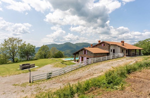 San Marcello Pistoiese House | 240 m² House ∙ 3 bedrooms ∙ 15 guests