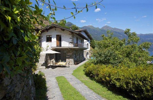 Cannobio Villa | 240 m² Villa ∙ 5 bedrooms ∙ 6 guests