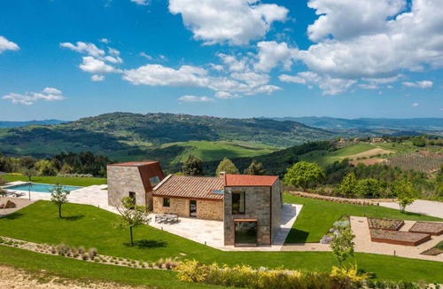 Volterra Villa | 250 m² Villa ∙ 3 bedrooms ∙ 6 guests