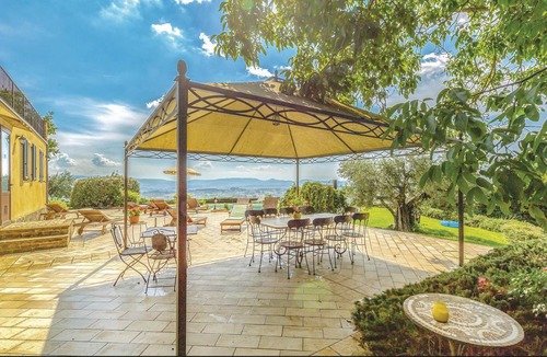 Castiglione del Lago House | 260 m² House ∙ 7 bedrooms ∙ 18 guests