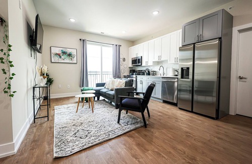 Mantua Apartment | 2Bed/2Bath King Bed+Central+W/D+WIFI.