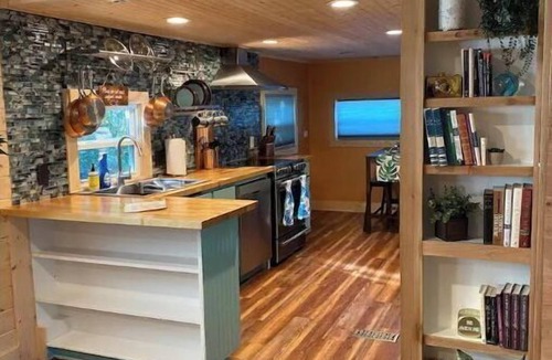 Emerald Isle House | 2BR/2BA, Clean, Comfy & Steps from Dining & Sound w/Tesla charging station