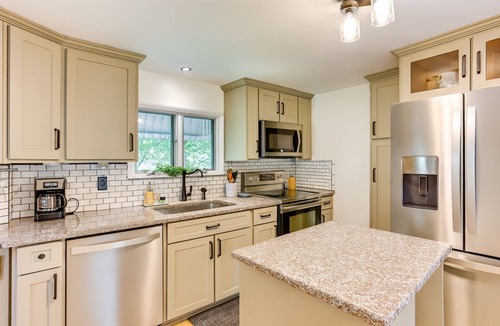 Bernville House | 2BR House Blue Marsh Lake Wi-Fi & Smart TV Pet Friendly