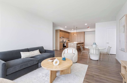The Loop Apartment | 2BRs w/Lakefront Views, Sleeps Large Groups