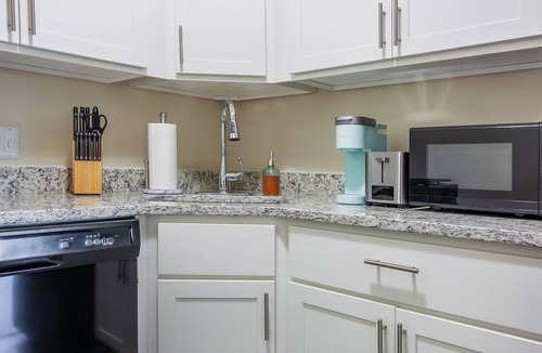 Odenton Apartment | 2mi to Base**2-King Beds**55' Roku TVs**300Mbps