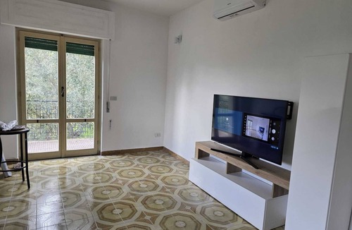 Montepaone Lido Apartment | 3-bedroom apartment in superb Calalunga-pietragrande with WiFi, AC