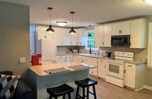 Dickson House | 3 bedroom 2 bath ranch style house on 5 acres.