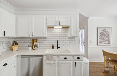 Franklin House | 3-bedroom, 2 bathroom house, community pool with AC and WiFi in Franklin