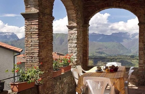 Villa Collemandina Villa | 3 bedroom villa (8 sleeps) with private pool in Garfagnana