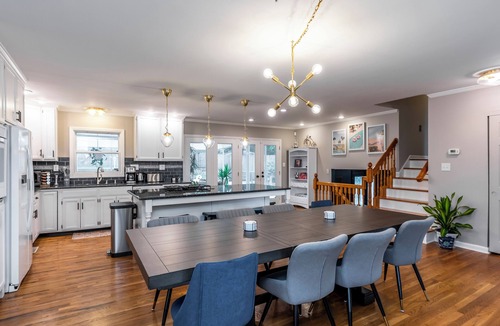 Lexington House | 3 BR 2 bath 5 beds! sleeps 8. Pool, hot tub oasis in LEX