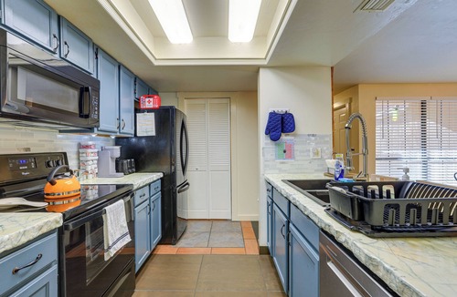 Gainesville Apartment | 3 Mi to UF: Townhome w/Patio in Gainesville!