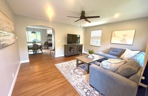 Ludlow House | 3 miles to downtown, private parking, 10% off Ark, Zoo, and Aquarium
