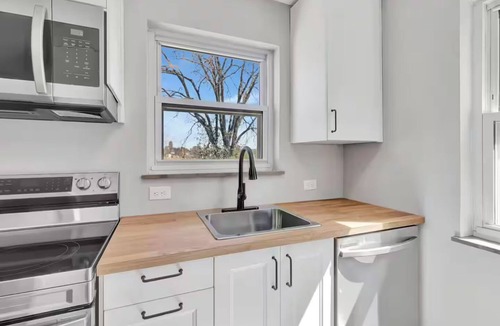 Ludlow House | 3 miles to downtown, private parking, 10% off Ark, Zoo, and Aquarium
