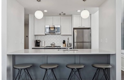 Downtown Pittsburgh Apartment | 3 Units | Pittsburgh Escape w/Kitchen | Steps to Cultural District & Convention