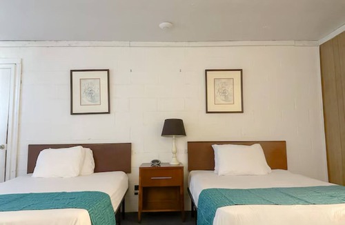 Spencer Hotel | 3 Units | Welcoming Stay Perfect for Weekend Nature Trips Near Great Parks