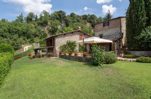 Dicomano House | 300 m² House ∙ 1 bedroom ∙ 10 guests
