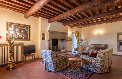 Dicomano House | 300 m² House ∙ 1 bedroom ∙ 10 guests