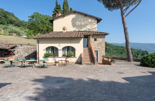 Dicomano House | 305 m² Farmhouse ∙ 5 bedrooms ∙ 12 guests