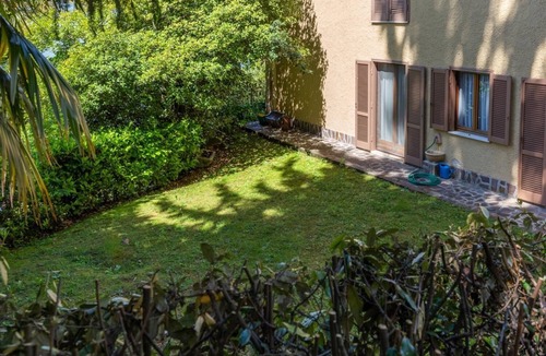 Brezzo di Bedero Apartment | 3½-room apartment in a park with sunbathing lawn directly on the lake