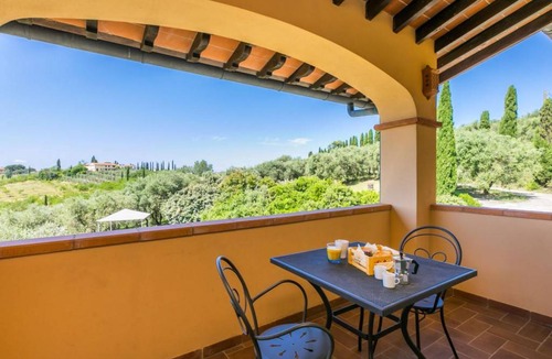 Cerreto Guidi House | 330 m² Farmhouse ∙ 5 bedrooms ∙ 22 guests