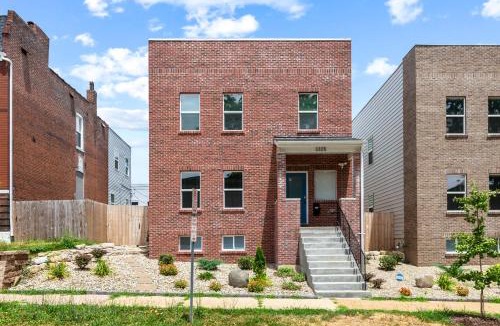 The Gate House | 3325 Bright Urban Comfort