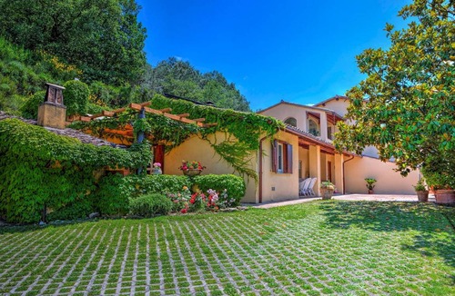 Foligno Villa | 340 m² Villa ∙ 4 bedrooms ∙ 8 guests