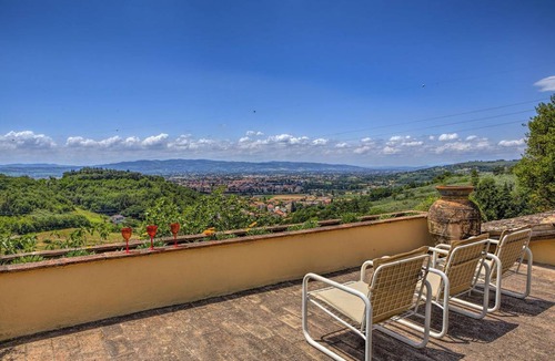 Foligno Villa | 340 m² Villa ∙ 4 bedrooms ∙ 8 guests