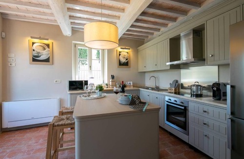 Pietraia Apartment | 350 m² Apartment ∙ 5 bedrooms ∙ 10 guests