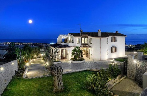 Marina di Ragusa Bed & Breakfast | 350 m² Bed and breakfast ∙ 7 bedrooms ∙ 14 guests