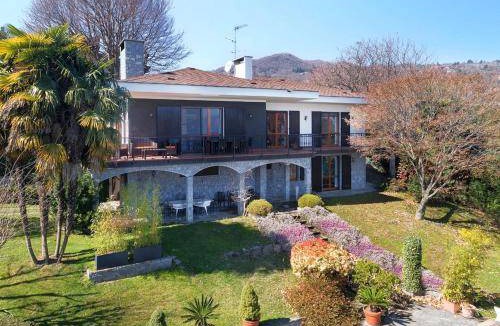 Nebbiuno House | 350 m² House ∙ 4 bedrooms ∙ 8 guests