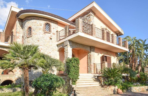 Saline Joniche House | 350 m² House ∙ 4 bedrooms ∙ 12 guests