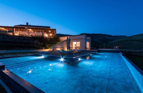 Montefiore dell'Aso Villa | 350 m² Villa ∙ 5 bedrooms ∙ 11 guests