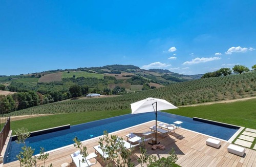 Montefiore dell'Aso Villa | 350 m² Villa ∙ 5 bedrooms ∙ 11 guests