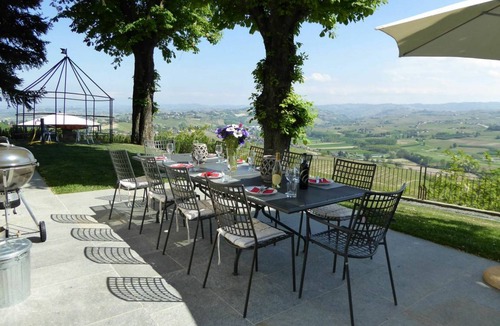 Costigliole d'Asti Villa | 350 m² Villa ∙ 4 bedrooms ∙ 12 guests