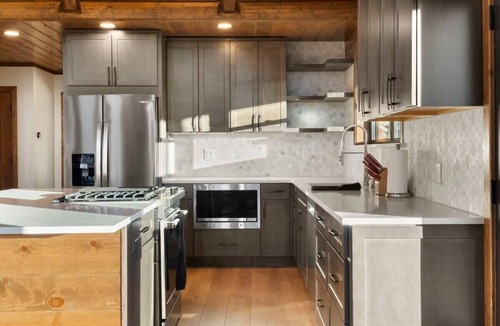 Alma House | 3BR+Loft Modern Mountain Retreat w/Hot Tub