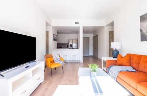 Charlotte Center City Apartment | 3BR Premium Downtown Apartment with Office & Gym